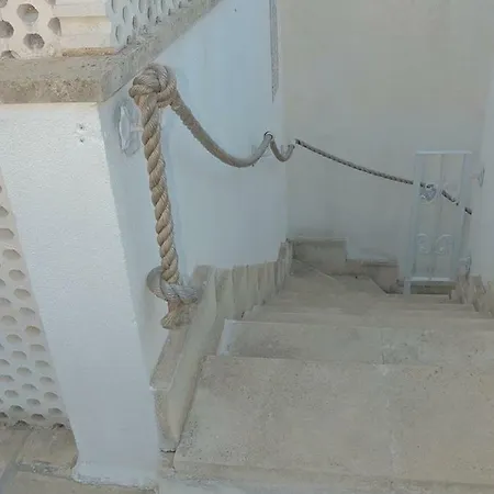 Casa Con Terrazzo In Stile Mediterraneo